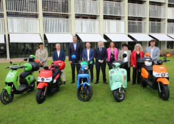 L'AMB impulsa un nou servei de motos elèctriques compartides