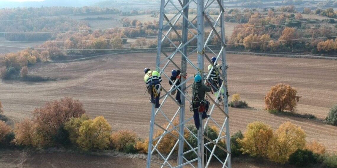 Catalunya importa més electricitat que la que produeix amb renovables