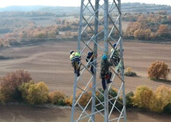 Catalunya importa més electricitat que la que produeix amb renovables