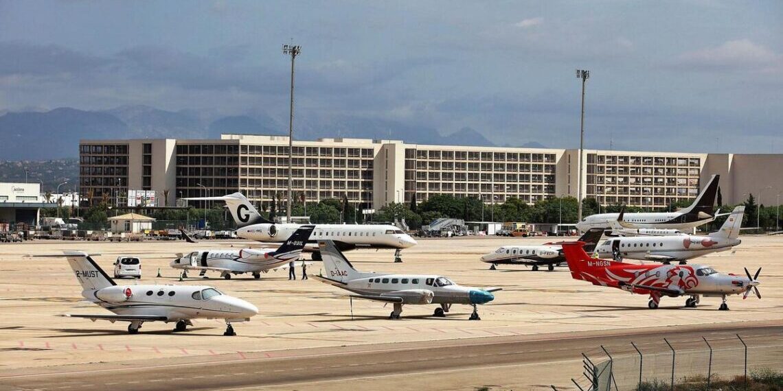 Palma Ibiza i Málaga: Destins de luxe amb alts costos ambientals