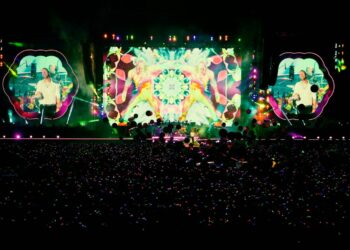 Coldplay primer disc de la his`toria fet amb plàstic reciclat