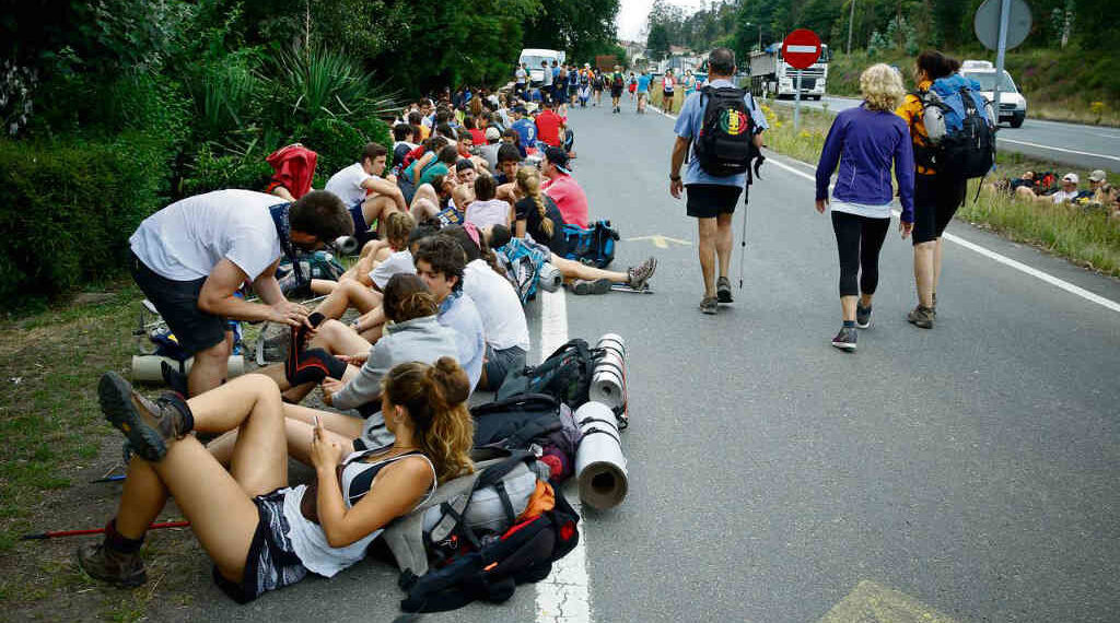 El Camí de Santiago perd l'essència i es massifica: Veïns denuncien incivisme i tensió