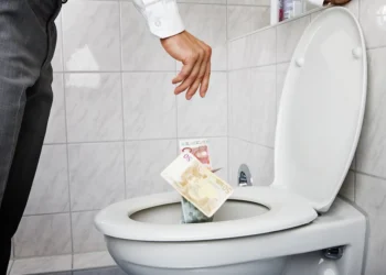 Barcelona obligarà als edificis nous a reutilitzar l'aigua de la dutxa