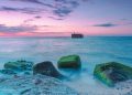 Això és el que resta dels ponts de Fecsa. Un sol de seda s’aixeca a la “platja de Txernòbil”, a Badalona | Foto: Alberto Andrés Mateu | Autor: Alberto Andrés Mateu