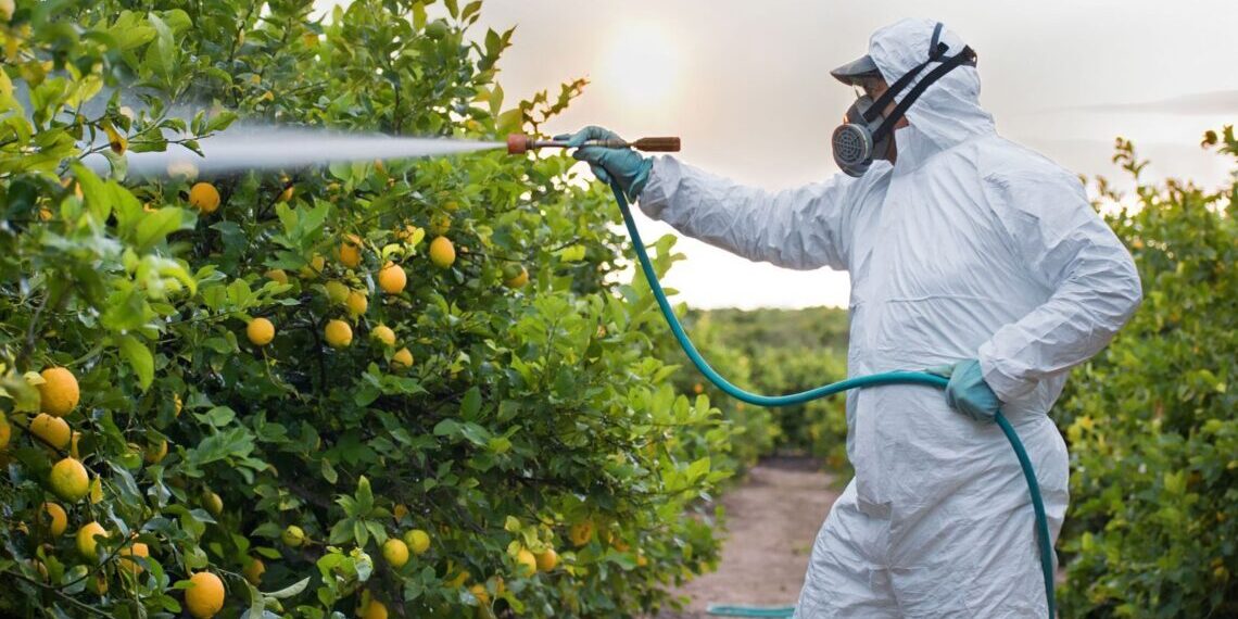 La Comissió Europea retira la polèmica llei sobre pesticides després de l'oposició del Parlament i el Consell