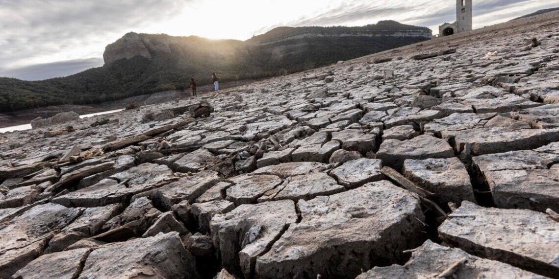 Consum Excessiu d’Aigua al Mobile World Congress 2024